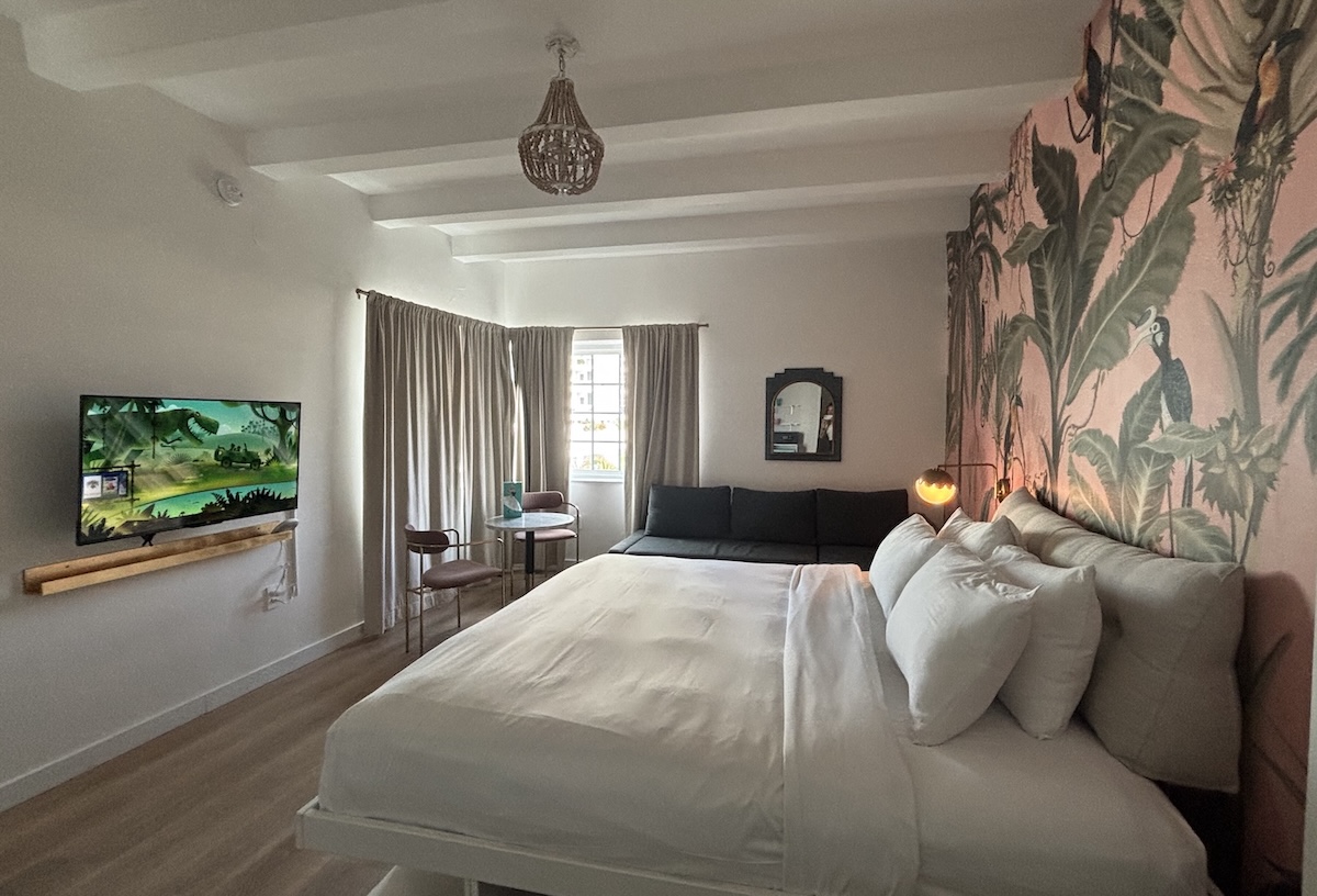 Le Particulier Deeply appreciated the size of the room---bring your yoga mat! 