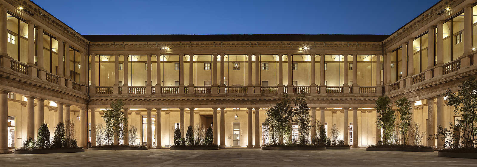 The stunning Portrait Milano and Piazza 