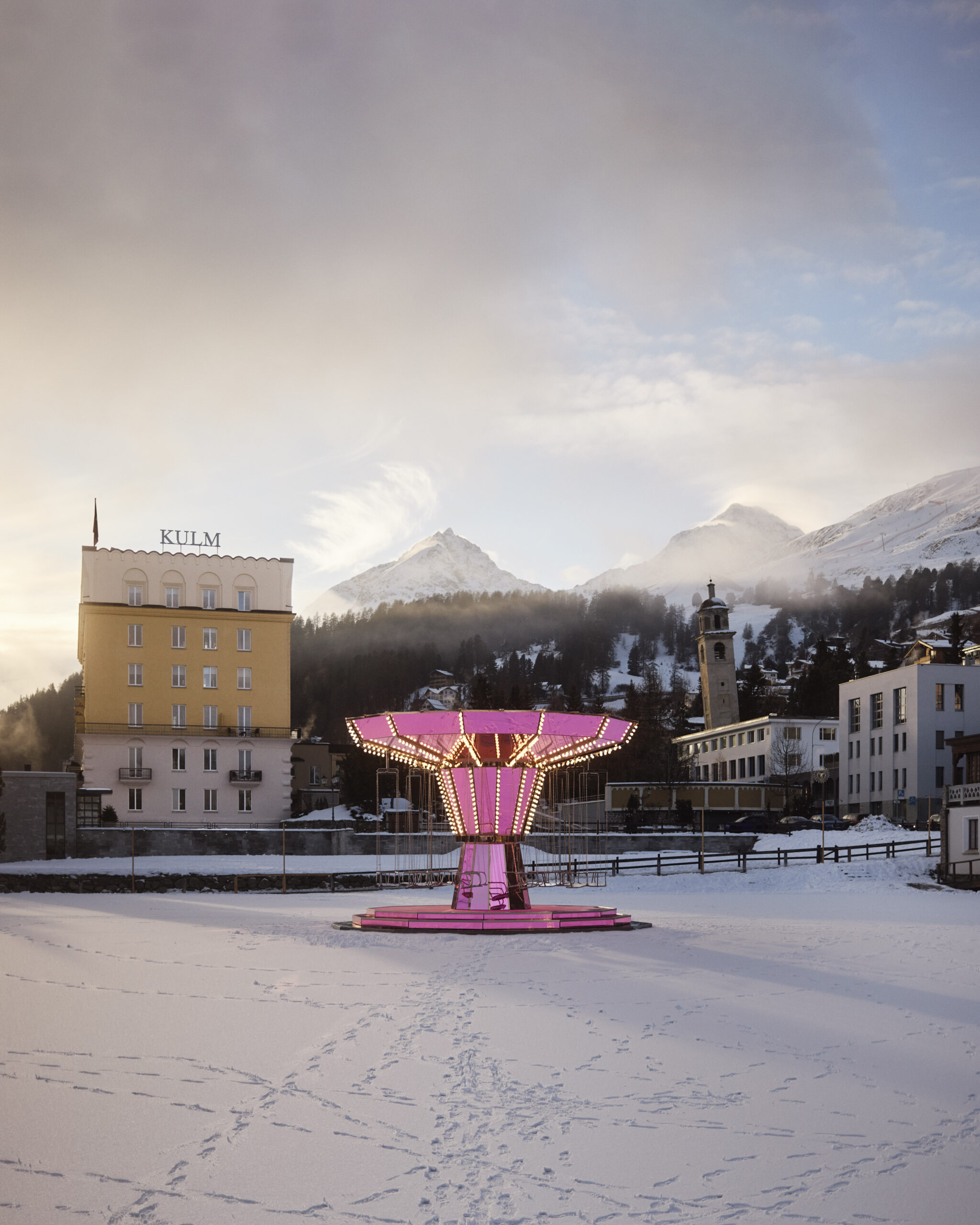 Why Is Everyone Crazy About Carsten Höller’s Pink Mirror Carousel?