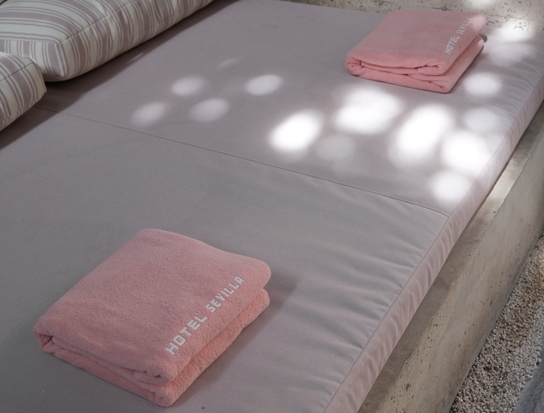 Hotel Sevilla Those pink towels...