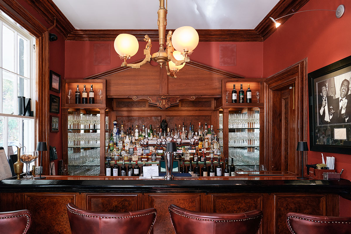 Inn at Taughannock Falls The bar inside the Victorian Inn