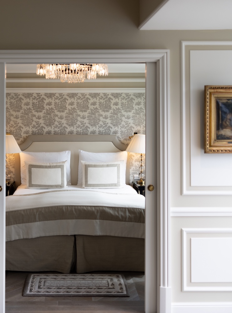 Hotel_Sacher_Salzburg_Signature_Suite_with_Balcony_1