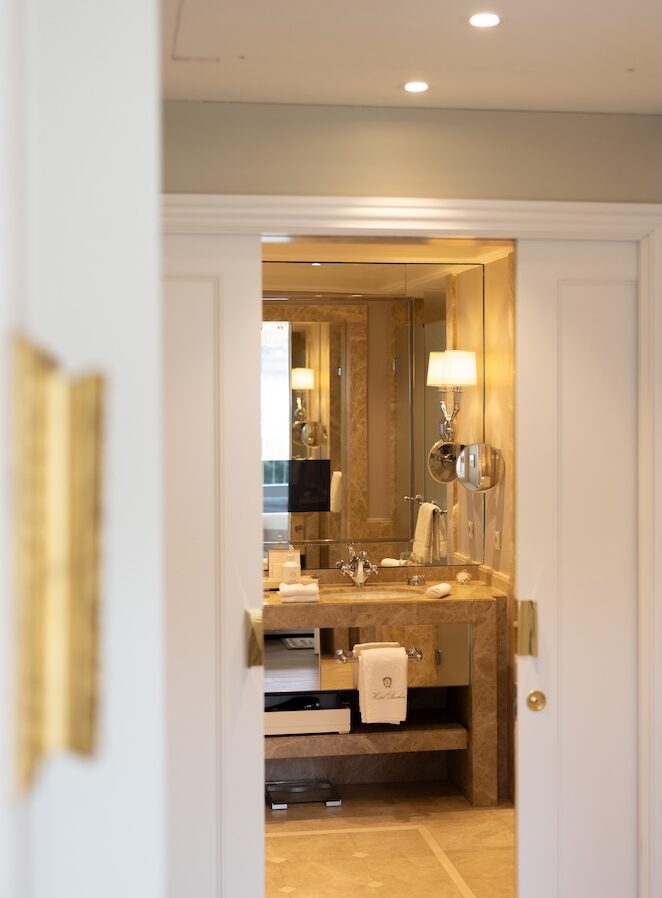 Hotel_Sacher_Salzburg_Signature_Suite_with_Balcony_4