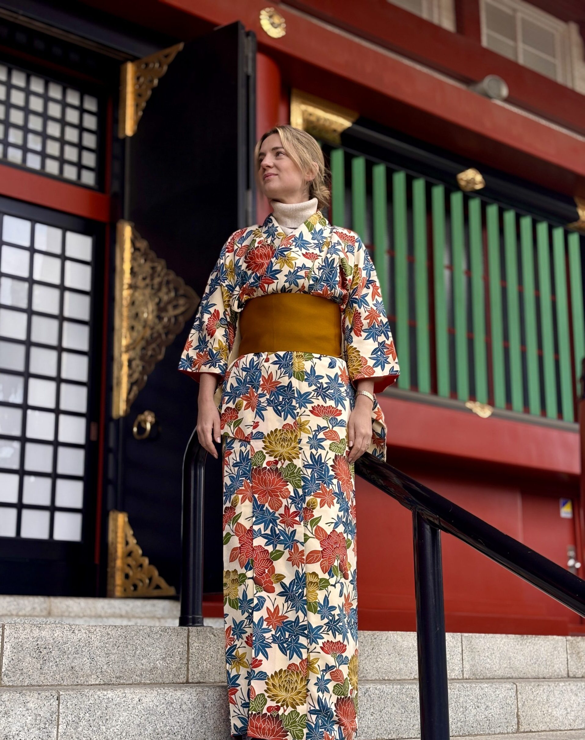 Sarah wears a pure silk kimono in Tokyo