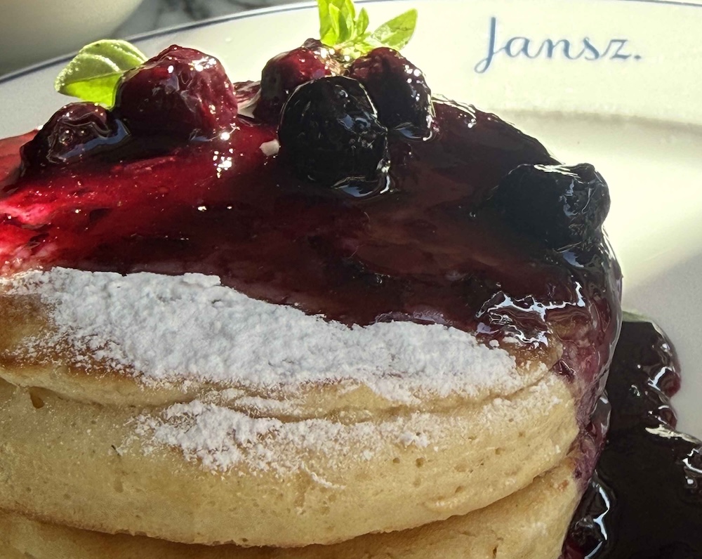 Pulitzer Amsterdam Fresh hot blueberry breakfast