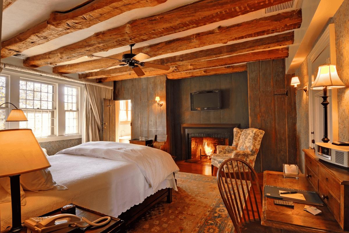 Baker House 1650 Unique 17th-century guest rooms