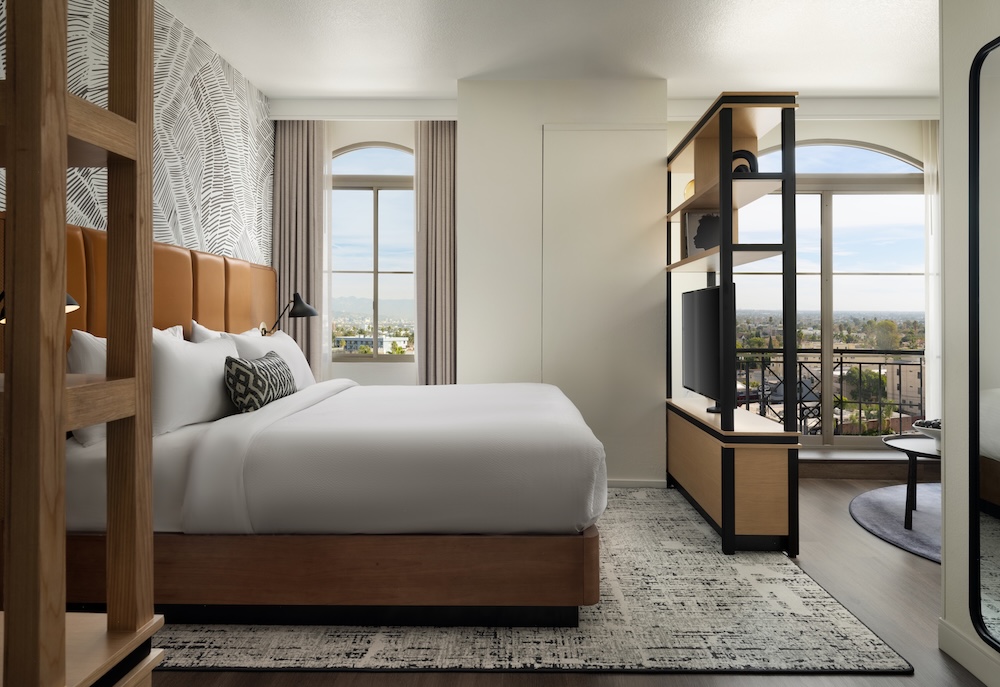 TH_LAXRB_Room716_King_Studio