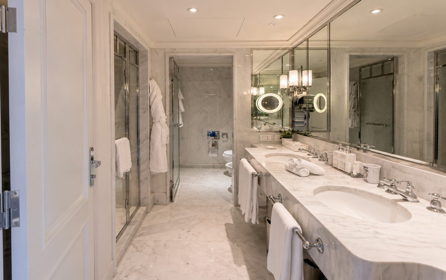 Hotel Lungarno Fully renovated bathroom with brand new marble was pristine