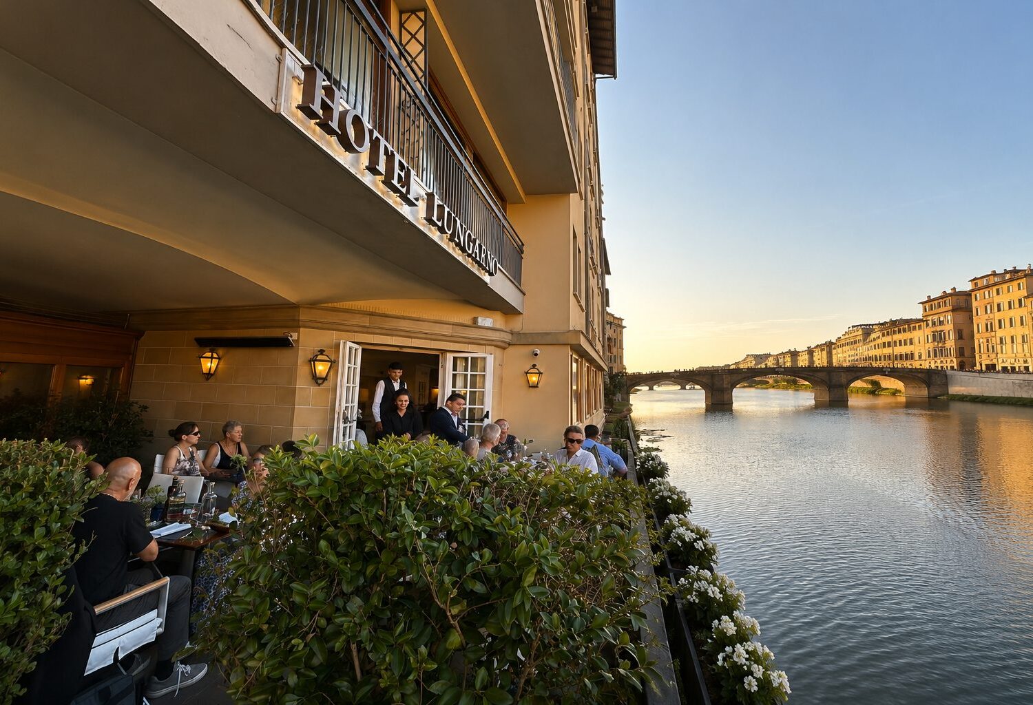 Hotel Lungarno The unobstructed river view from the entry