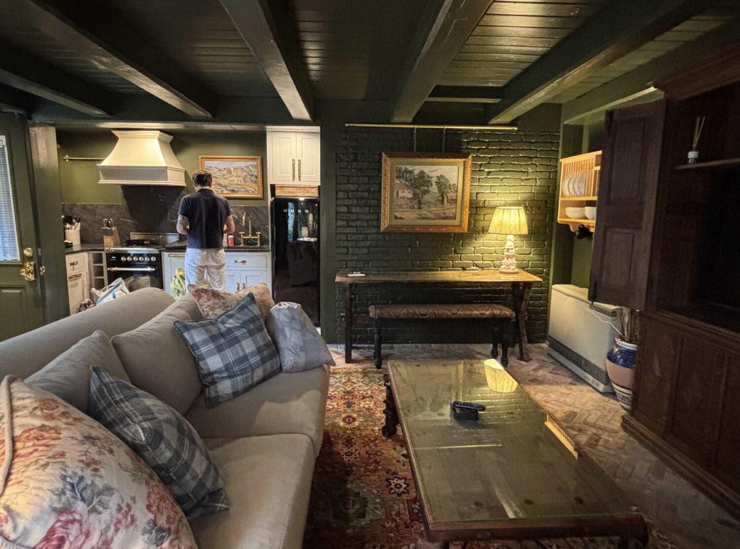Addison Choate Full-time living in the Queen Carriage House 