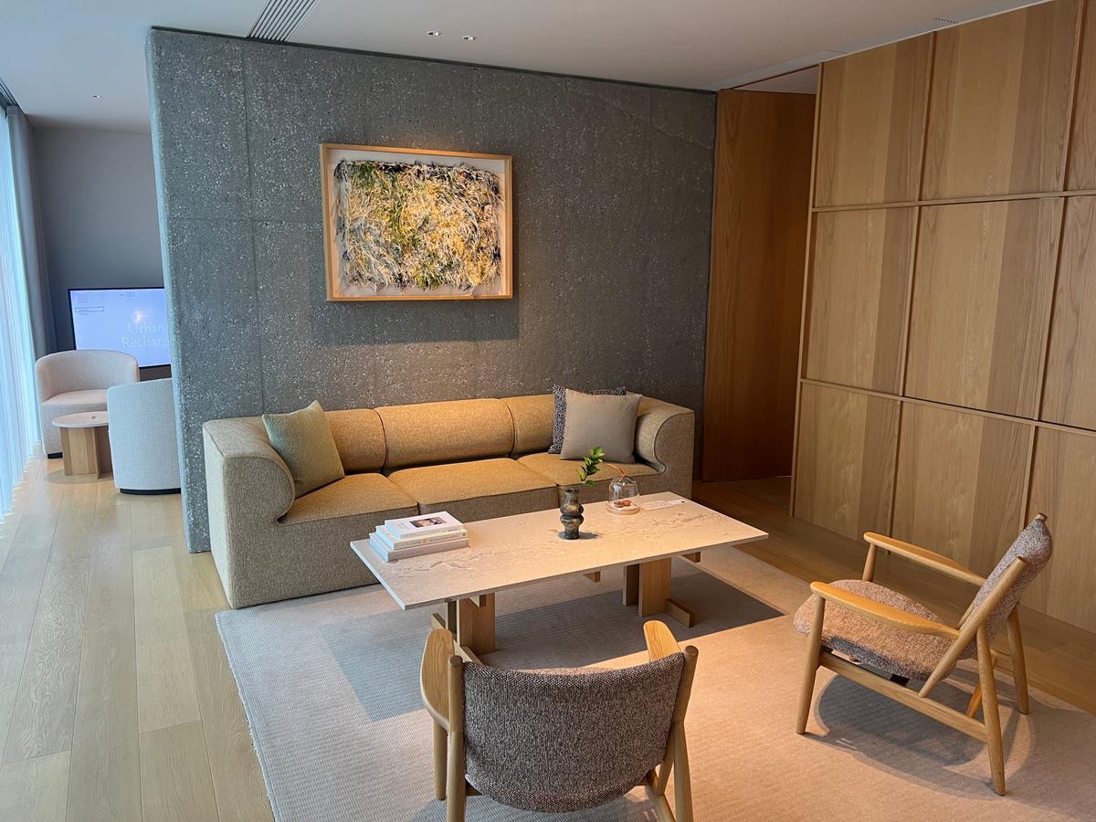 TRUNK (HOTEL) YOYOGI PARK The hushed, residential-feeling check-in lounge