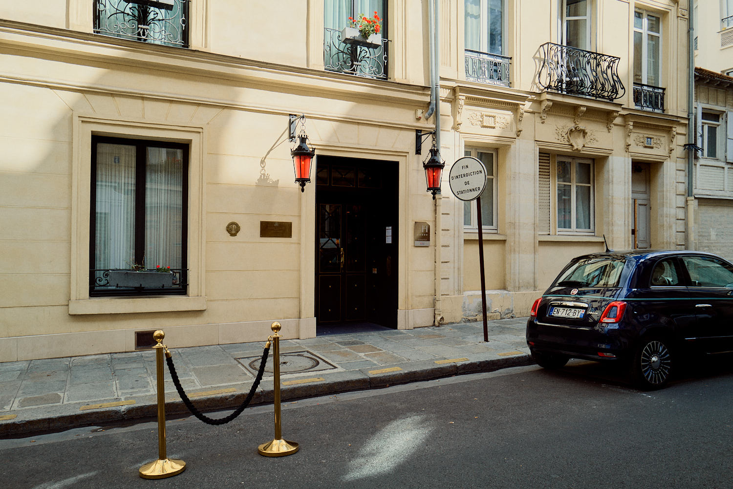 Maison Souquet The discrete entrance to the hotel